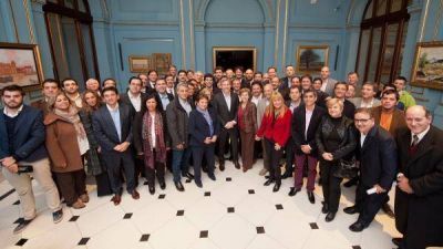 Naci�n junt� a 50 intendentes: 