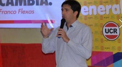 Flexas insisti� con el recambio y le peg� por �elevaci�n� a Alfons�n por la falta de apertura