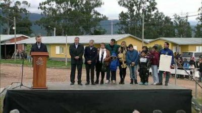 Macri entreg� la vivienda mil de Ledesma