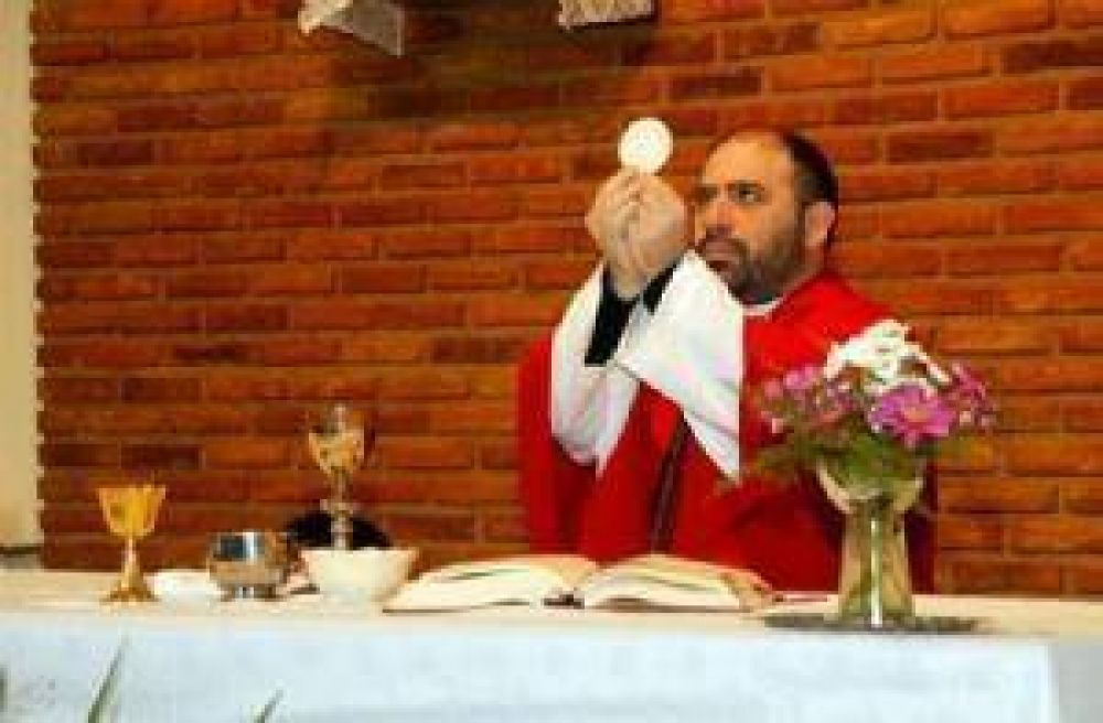 Contini ofici su ltima misa en la capilla Santa Teresita