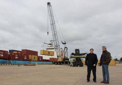 El puerto local busca reactivarse con la llegada de barcazas