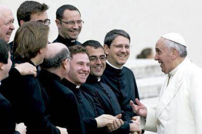 El Papa explic� c�mo es la identidad de un sacerdote cre�ble para su pueblo
