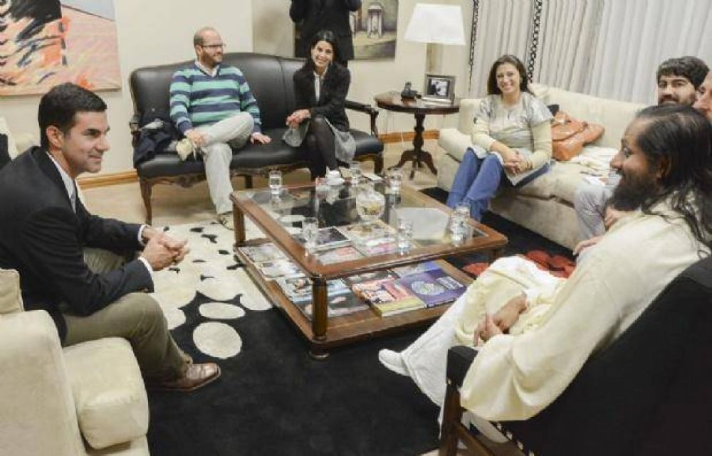Urtubey recibi� a Swami Paramtej, de la organizaci�n El Arte de Vivir