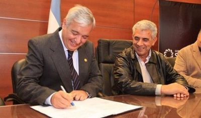 Firman convenio para capacitar a emprendedores de la Econom�a Social