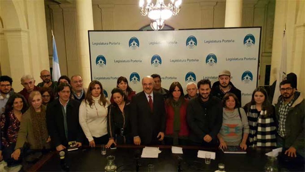Legisladores y Comuneros del FPV presentaron proyectos contra el tarifazo en la Ciudad