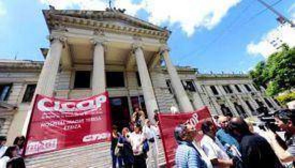 M�dicos y judiciales bonaerenses contin�an de paro