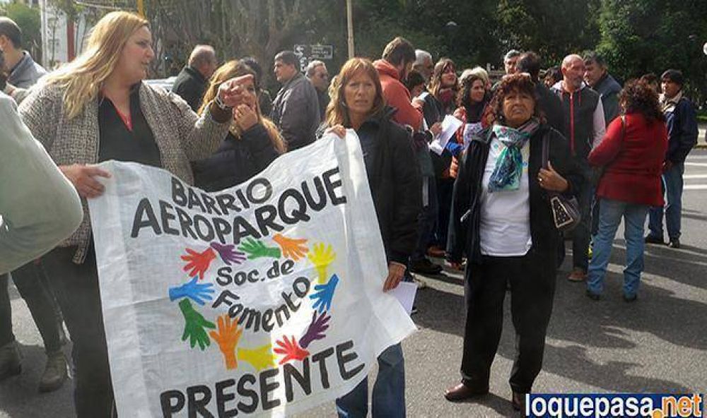 Vecinalistas siguen sin cobrar y se movilizar�n a la Municipalidad