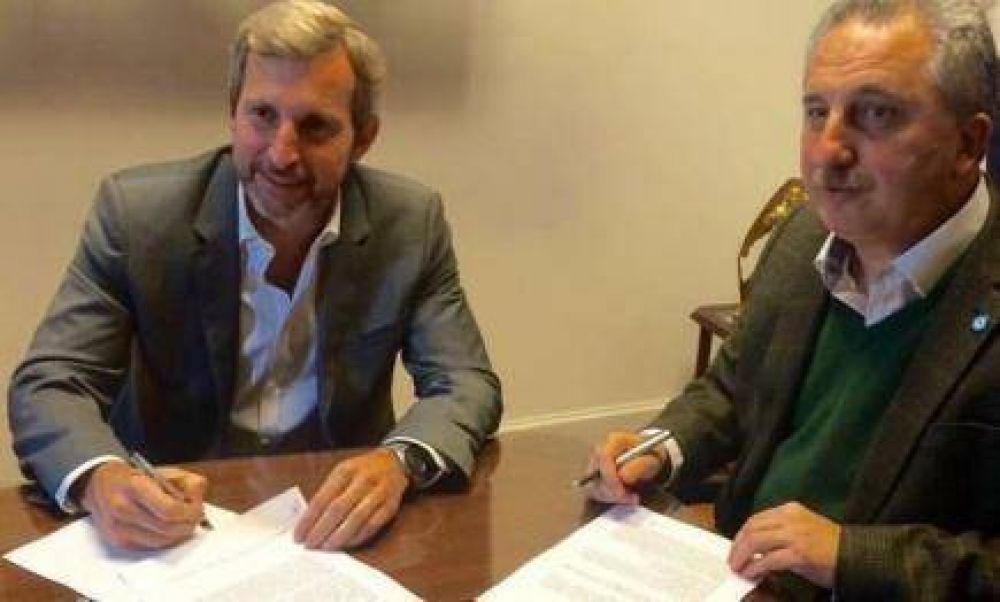 Coparticipaci�n: Passalacqua firm� con Frigerio convenio para progresiva recuperaci�n