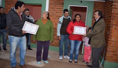 M�s familias cumplen el sue�o de la casa propia