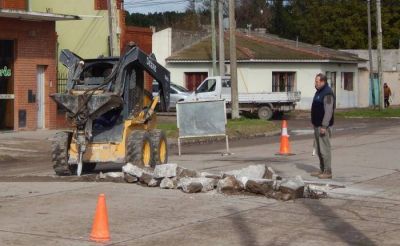 REPARAN PAVIMENTO EN ZONAS DE NECOCHEA