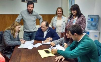 ROBERTO RAGO ENTREG� SUBSIDIOS