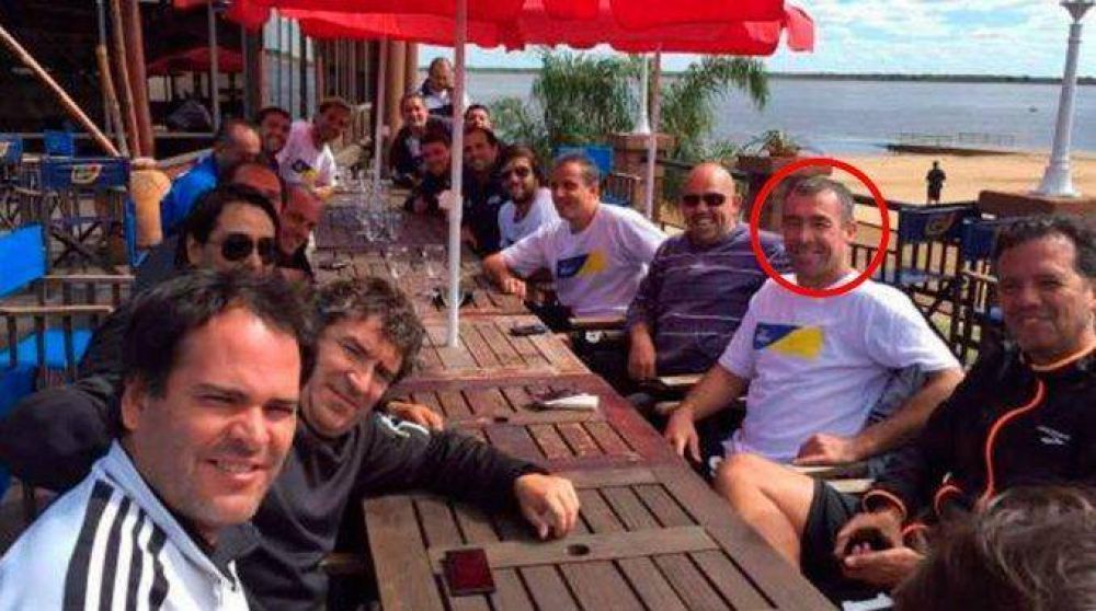 Un intendente dijo que viajaba por trabajo, pero se fue a un torneo de f�tbol
