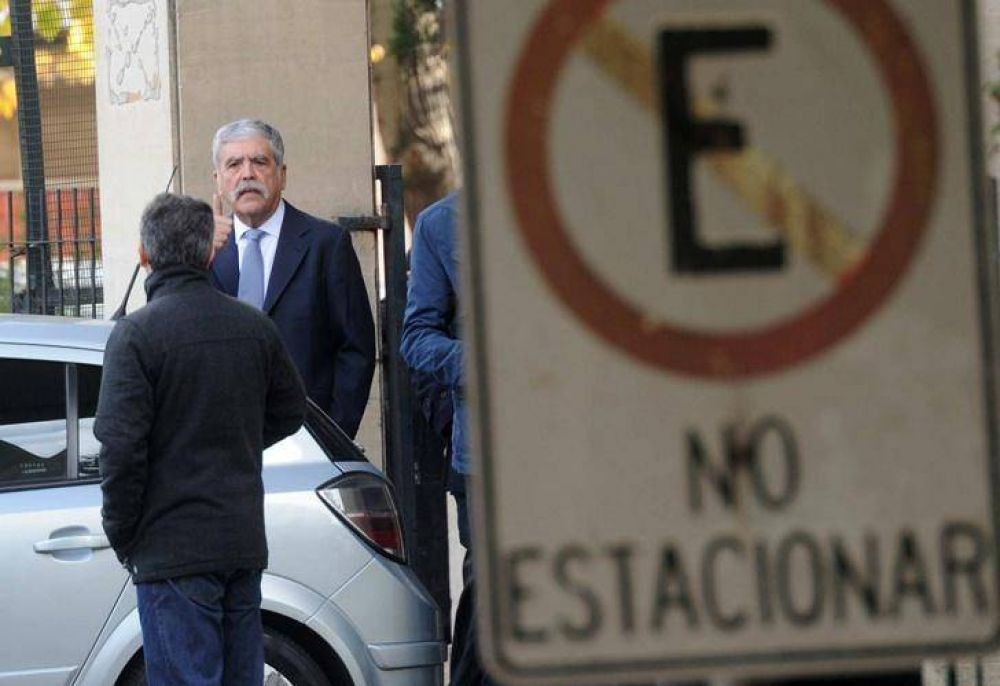 Piden procesar a Julio De Vido por la compra de trenes a Europa