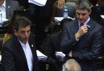 Massa le pas� factura a Negri por la ley antidespidos: 