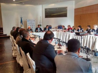 �No voy a hablar del gobernador a trav�s de la prensa, mucho menos si no est� presente�