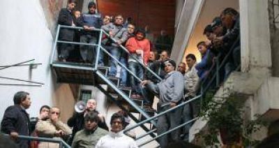 Dos dirigentes se adjudican la conducci�n de ATE Tucum�n