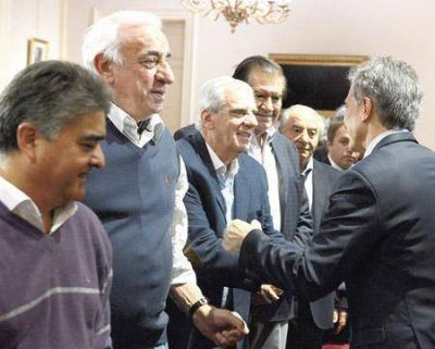 Entre la movilizaci�n y el paro general