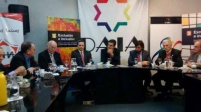 Juan Manuel Urtubey estuvo en la DAIA y habl� sobre la AMIA