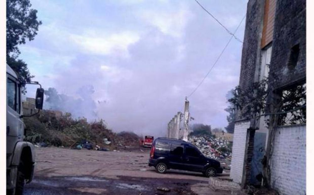 Vecinos insisten que se cierre un basural en el l�mite con Jos� C. Paz