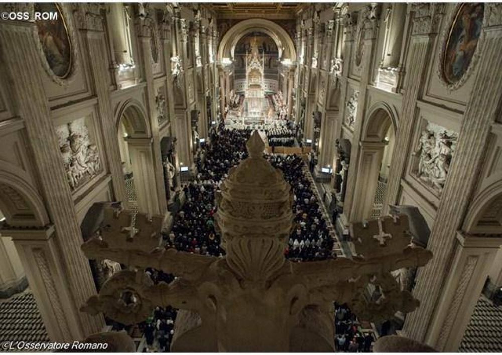 Mons. Vigan: La comunicacin debe acercar a la gente y llegar a las periferias