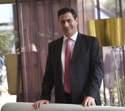 El director del Pami prometi� refaccionar los policl�nicos