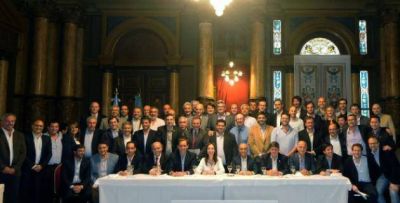 Salazar participa de segundo encuentro de intendentes de Cambiemos