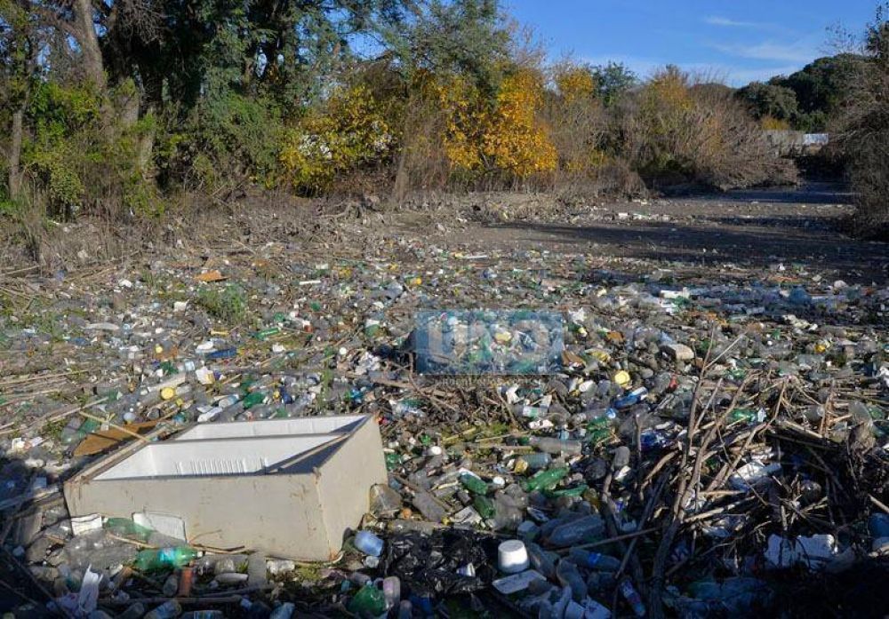 Toneladas de basura terminar�n en el r�o ante la falta de limpieza