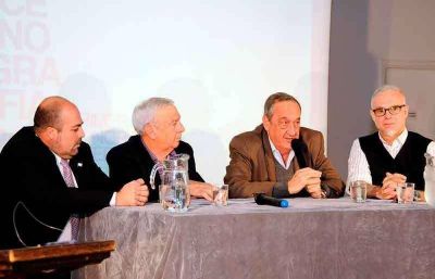 Lunghi destac� la realizaci�n del Primer Congreso Internacional de Escenograf�a en Tandil