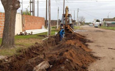 VECINOS DESTACAN OBRAS CLOACALES