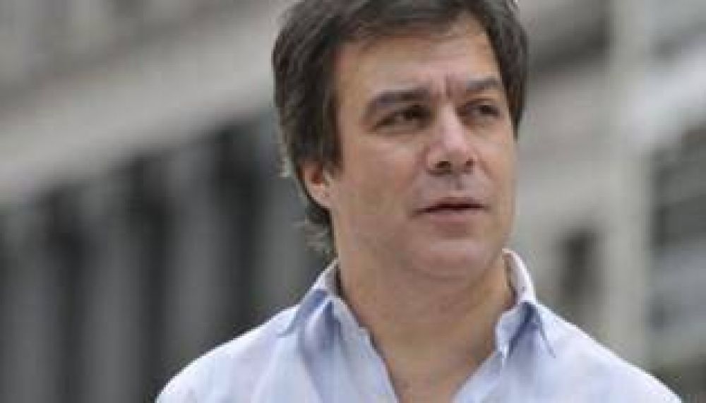 Cortina: �La gesti�n del Pro llev� la deuda p�blica del 8,3% al 38,5%�