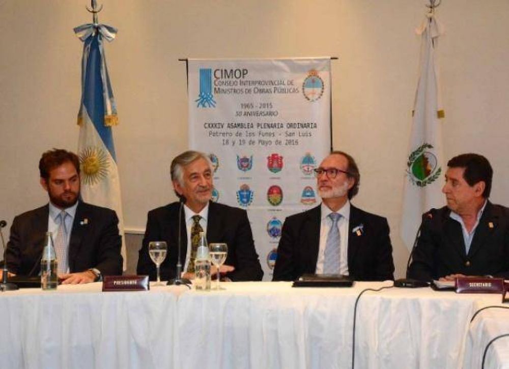 El Gobernador mostr� preocupaci�n por la obra p�blica a nivel nacional