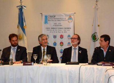 El Gobernador mostr� preocupaci�n por la obra p�blica a nivel nacional