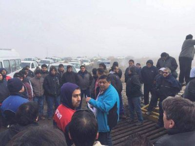 En medio del conflicto en Pampa del Castillo arrancaron las paritarias de los petroleros