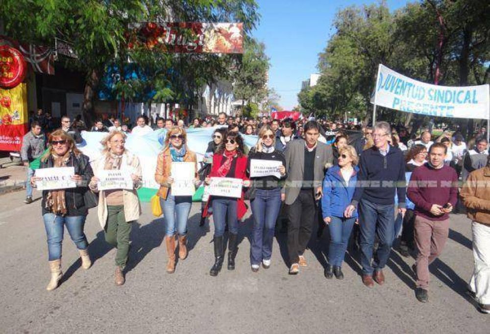 Bajo el lema Todos por el Chaco, diputados marcharon en defensa de las obras de infraestructura