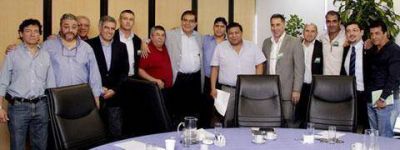 Operadoras petroleras anunciaron el despido de 8.300 trabajadores