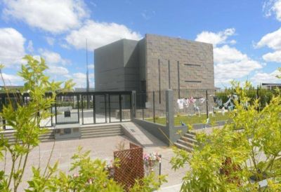 Allanan oficinas del cementerio donde se encuentra el mausoleo de Kirchner