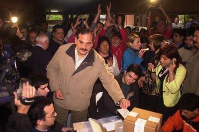Al asumir en 2003 como gobernador Alperovich declar� que solo ten�a DOS PROPIEDADES y ni un auto propio
