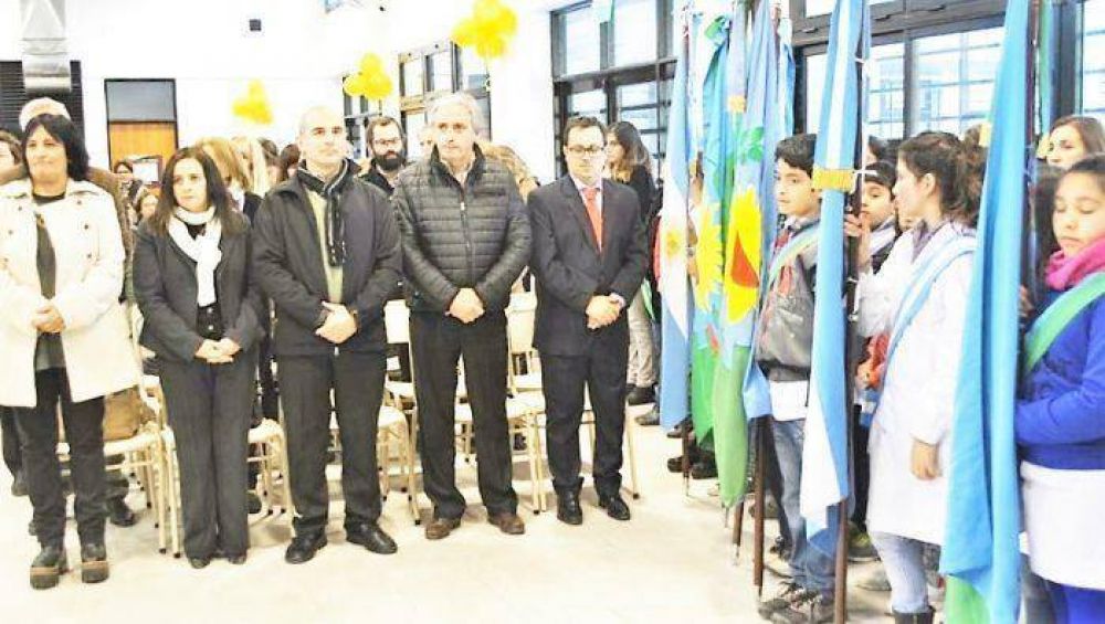 ESCUELA 504: �Inauguraci�n oficial�, emociones, reclamos, presencias, ausencias y reconocimientos necesarios