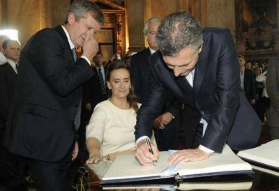 Macri vet� la ley antidespidos y le peg� al kirchnerismo