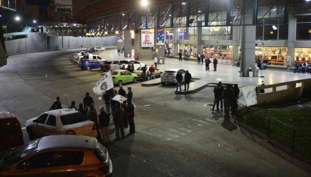 Fracas� la negociaci�n y sigue el paro de colectivos interurbanos