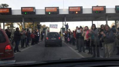 Protestaron contra el aumento del peaje en la autov�a C�rdoba-Alta Gracia