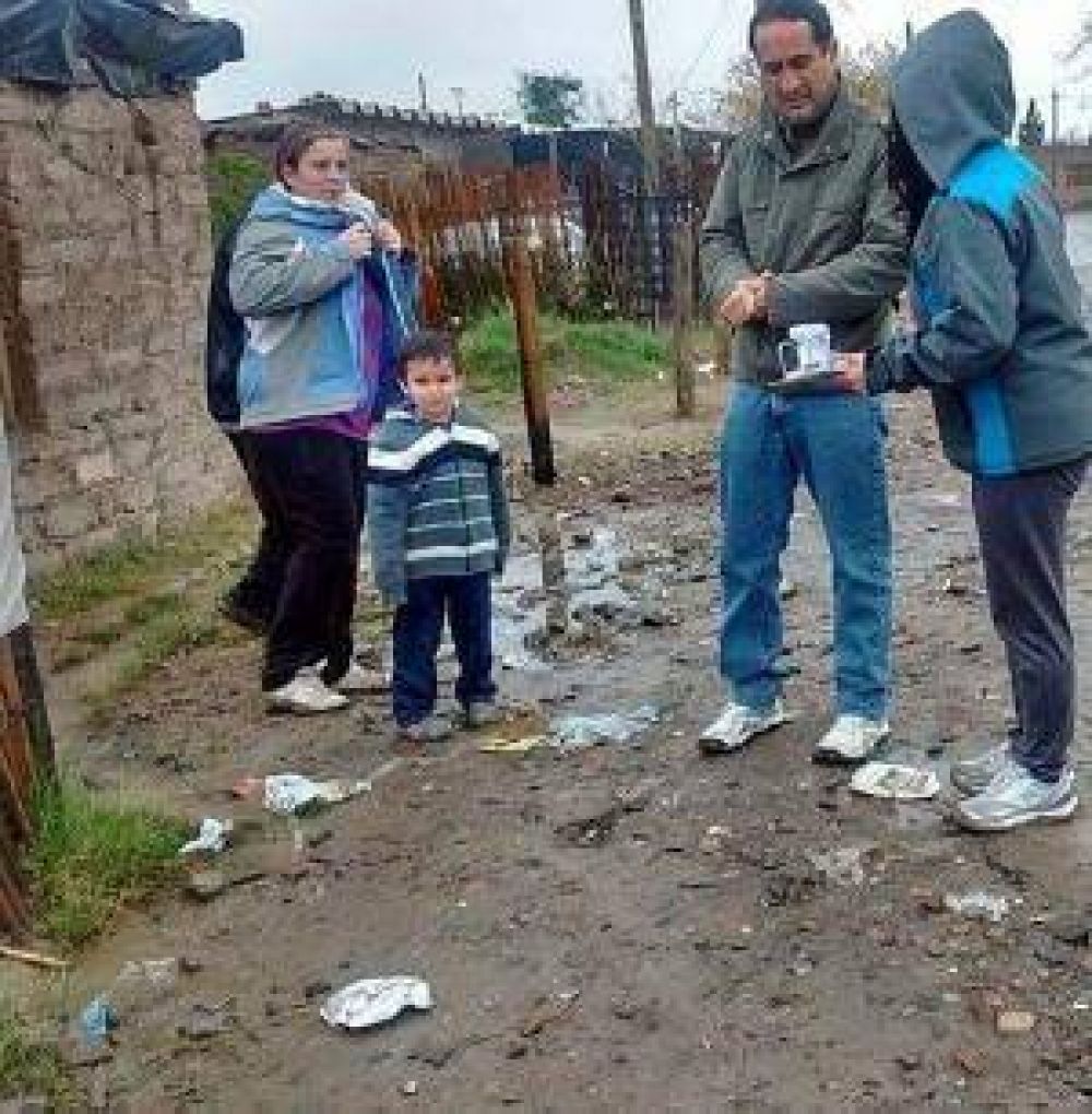 Por la lluvia tuvieron que asistir a casi 400 familias