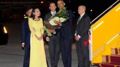 Obama lleg� a Hanoi para estrechar lazos con Vietnam