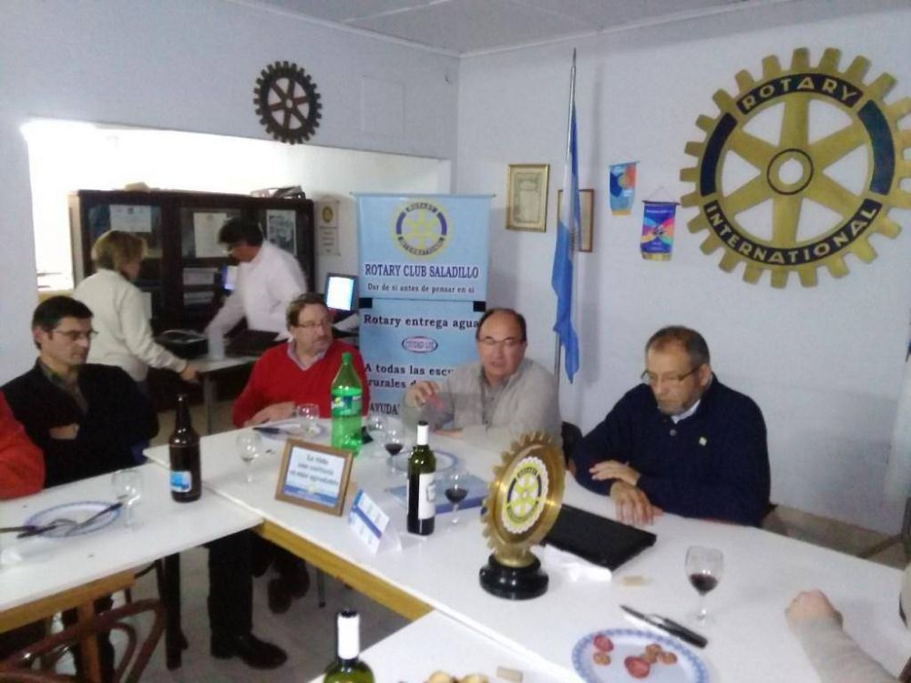 Salomn abord en el Rotary Club la propuesta de construir una bicisenda