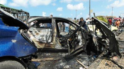 Al menos 100 muertos en atentados del Estado Isl�mico en dos bastiones de Al Assad en Siria