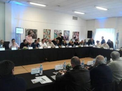Mauricio Macri y Mar�a Eugenia Vidal fueron invitados a visitar Trenque Lauquen