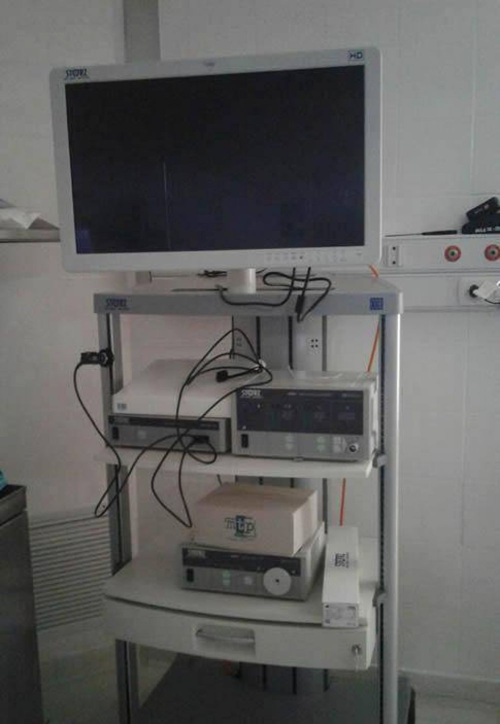 Ya est� instalado el laparosc�pio pero a�n no funciona porque falta una pieza