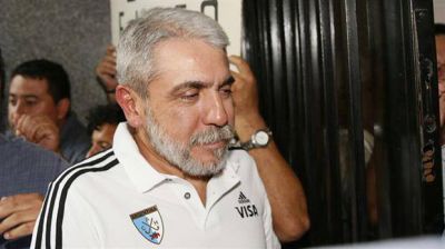 Pol�mico convenio: en un mismo d�a, An�bal recibi� millones para el hockey de jefatura de Gabinete y asumi� en ese cargo