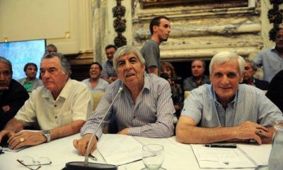 Las tres CGT desisten del paro general a cambio de fondos para obras sociales