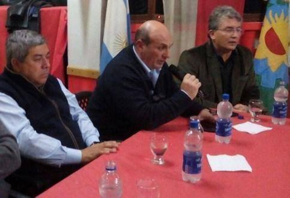 El senador Fern�ndez visit� el Comit� de Distrito de Tres de Febrero